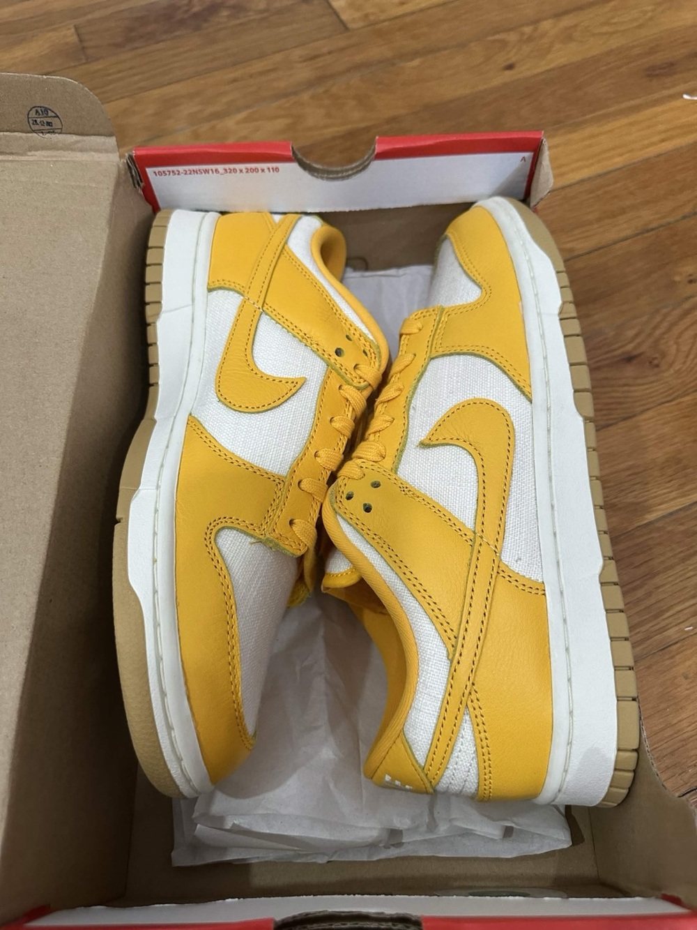 *Used* Nike Dunk Low Men White Yellow (HF4867-739) Size 9 *Damaged Original Box* - Picture 4 of 11